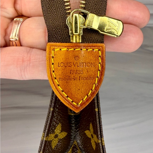 Louis Vuitton Monogram Travel Toiletry Pouch | LV Cosmetic Case - Picture 7 of 9